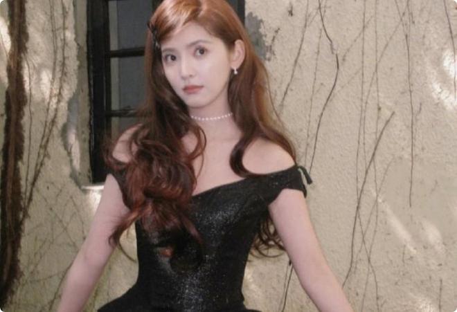 晓彤惊艳不迎合审美却艳压群芳上海这晚被丰腴大气的刘亦菲关(图11)
